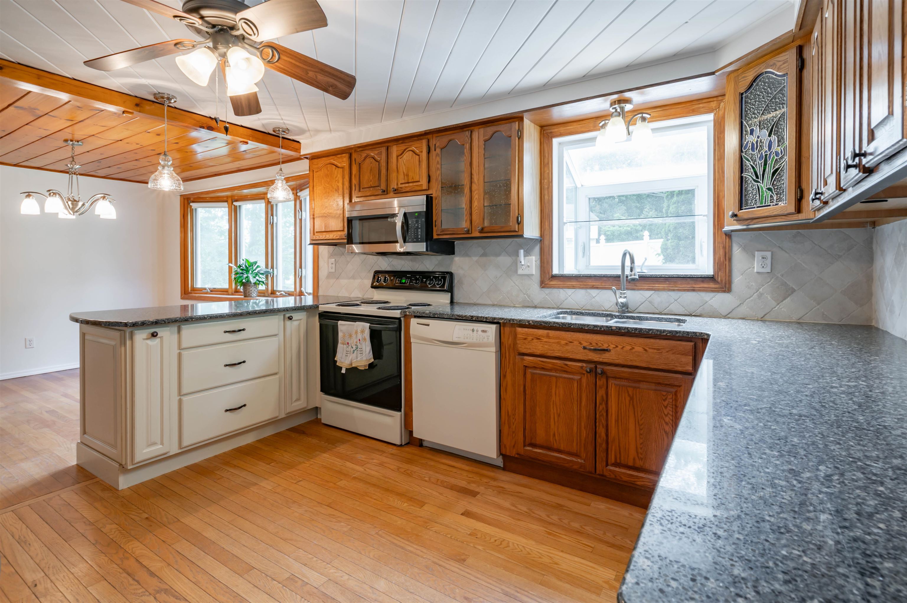 192 Searles Road Nashua, NH 03062 - Photo 38 of 46