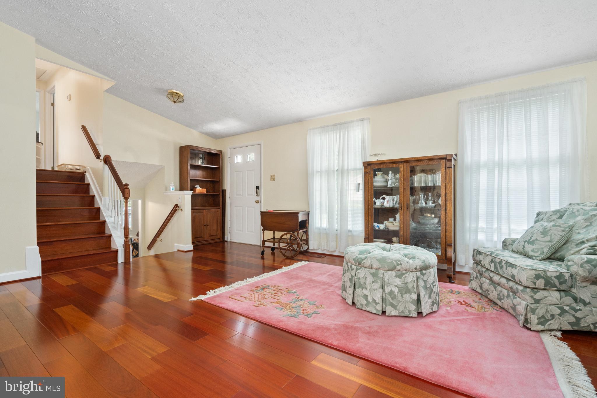 8360 Magic Leaf Road Springfield, VA 22153 - Photo 4 of 32 Gallery Image 4