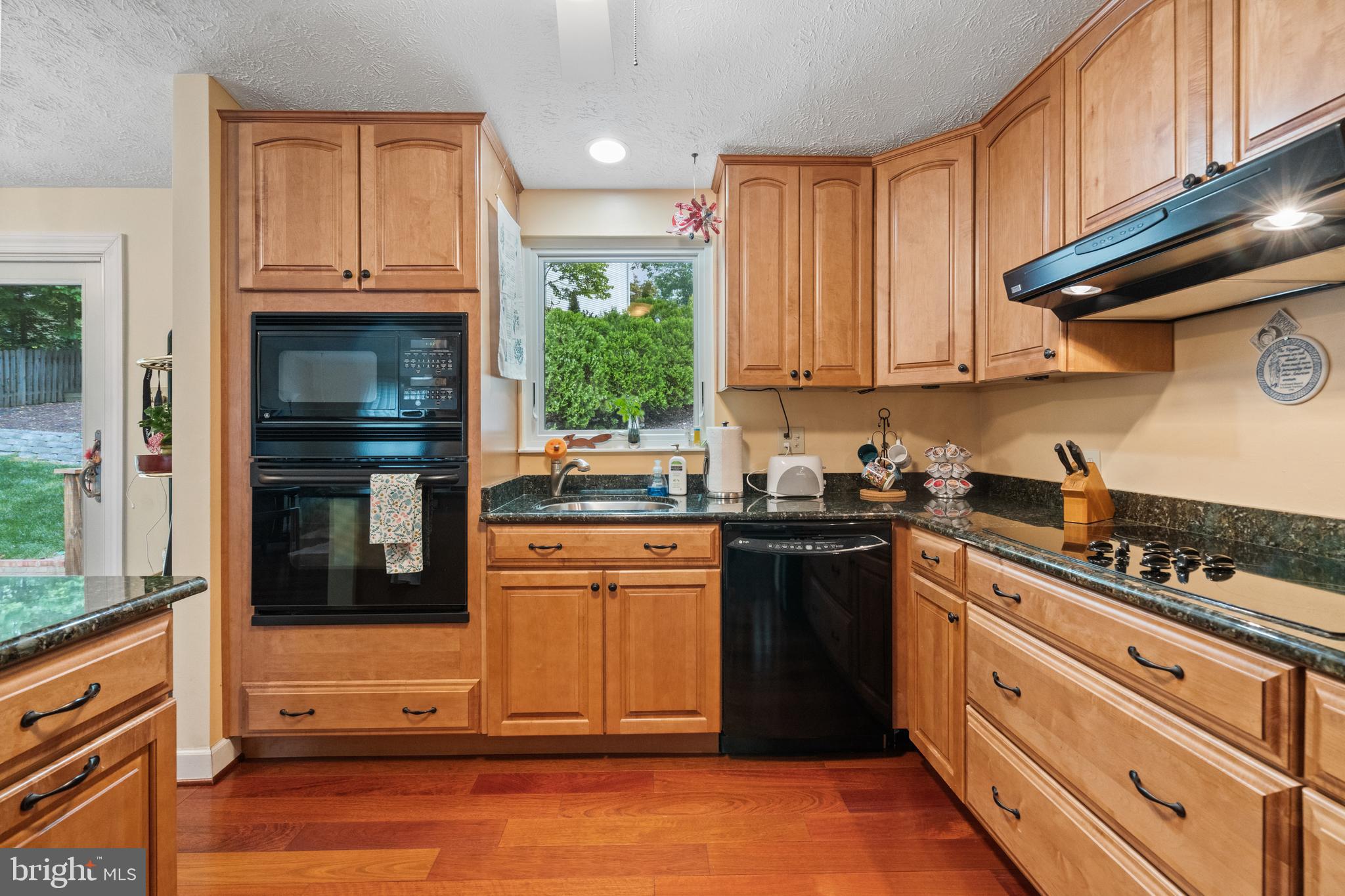 8360 Magic Leaf Road Springfield, VA 22153 - Photo 7 of 32 Gallery Image 7