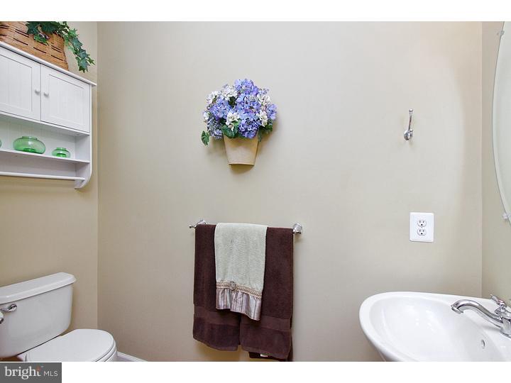 160 Prairie View Lane Mickleton, NJ 08056 - Photo 11 of 20 a bathroom with a toilet sink and mirror