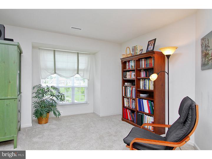 160 Prairie View Lane Mickleton, NJ 08056 - Photo 14 of 20 a living room with furniture and a book shelf