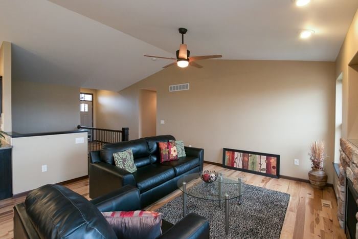 906 Wood Lily Road Solon, IA 52333 - Photo 5 of 25 Gallery Image 5