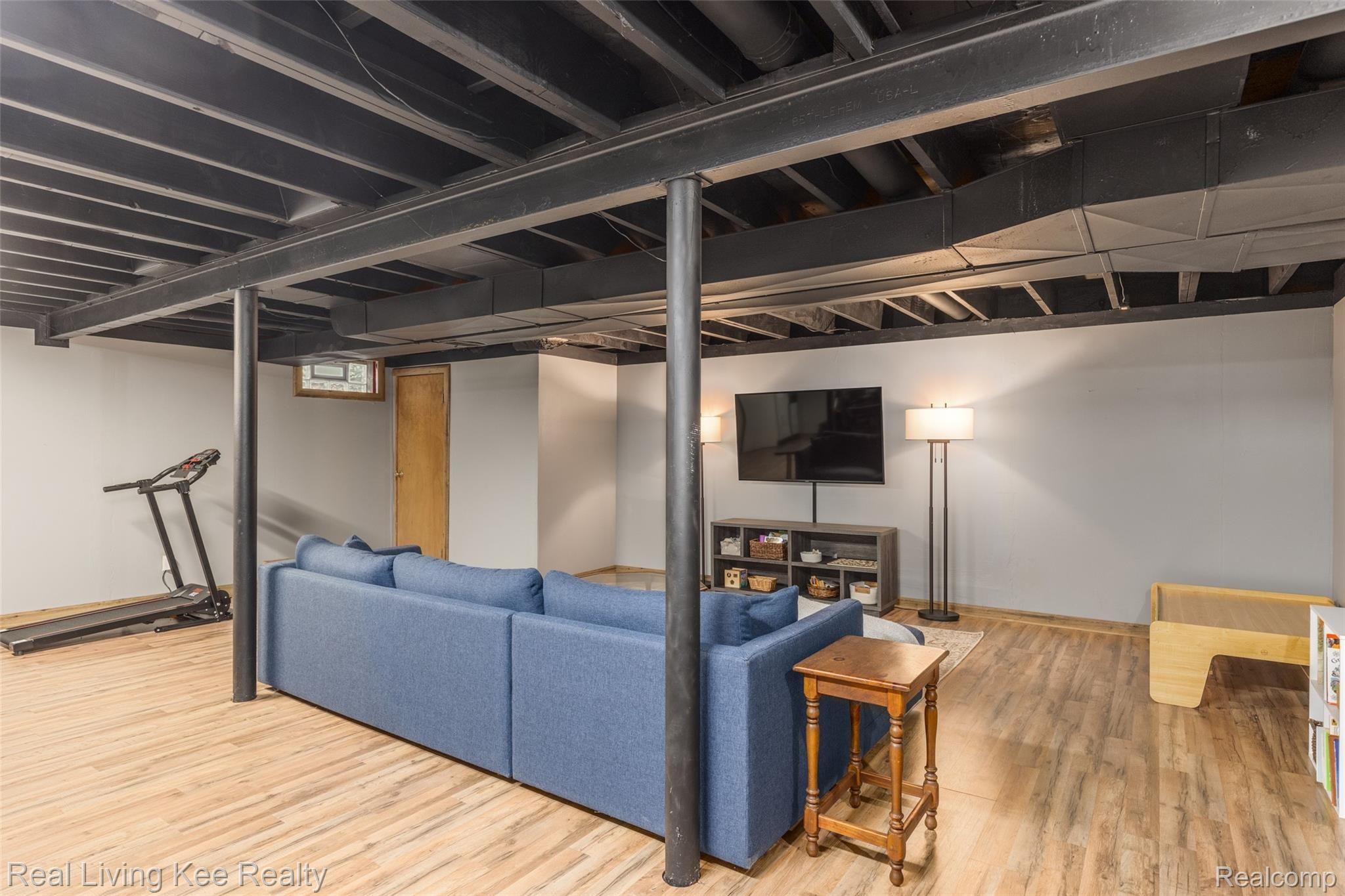 2448 Cole Road Lake Orion, MI 48362 - Photo 18 of 28 2448 Cole Rd-19.jpg