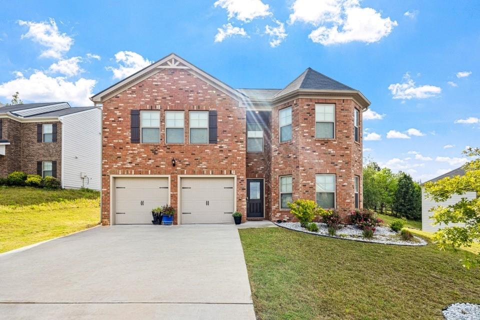 a front view of house with yard