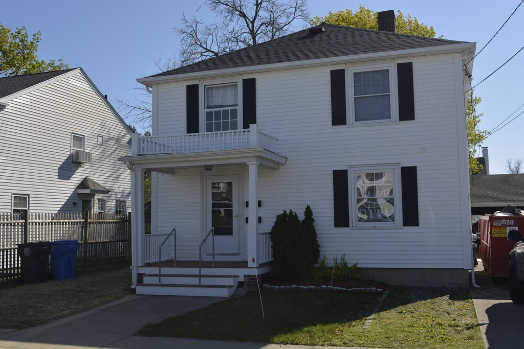 40 Brookwood Road Cranston, RI 02910 - Photo 3 of 29 Gallery Image 3