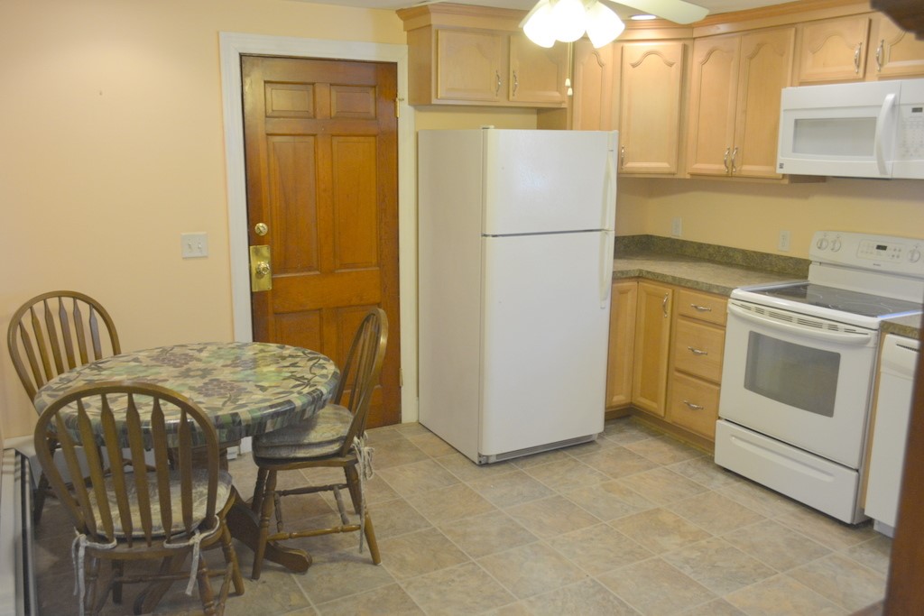 40 Brookwood Road Cranston, RI 02910 - Photo 8 of 29 Gallery Image 8