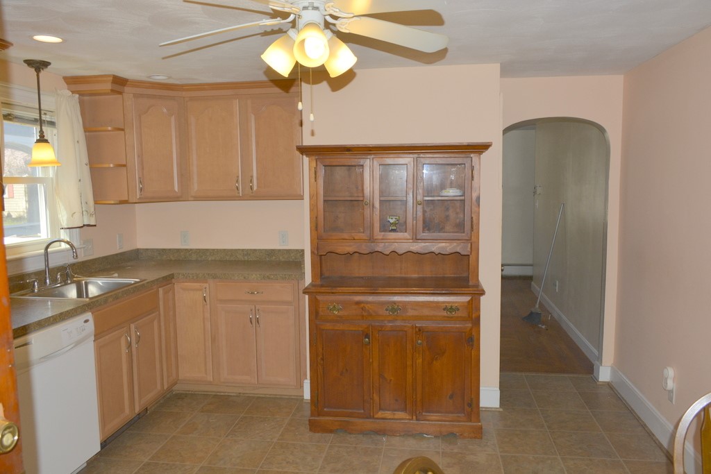 40 Brookwood Road Cranston, RI 02910 - Photo 10 of 29 Gallery Image 10