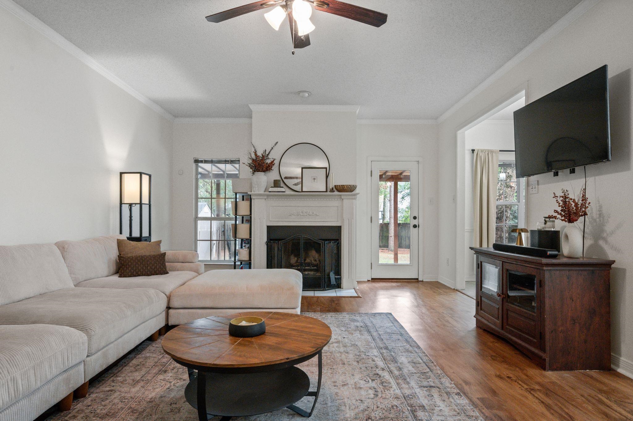 132 Hope Drive Daphne, AL 36526 - Photo 6 of 44 Living Room