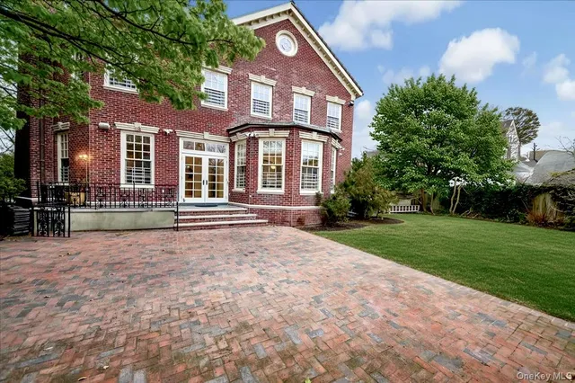 $3,188,888 | 6 Westmoreland Place | Douglaston