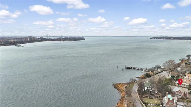 $3,188,888 | 6 Westmoreland Place | Douglaston