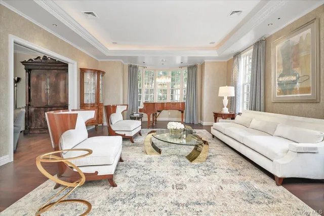 $3,188,888 | 6 Westmoreland Place | Douglaston