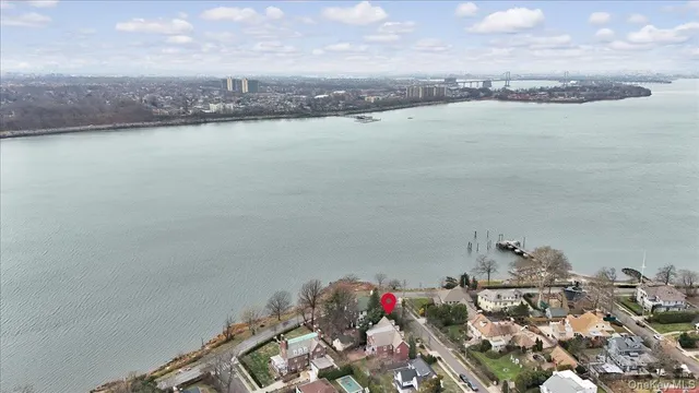 $3,188,888 | 6 Westmoreland Place | Douglaston