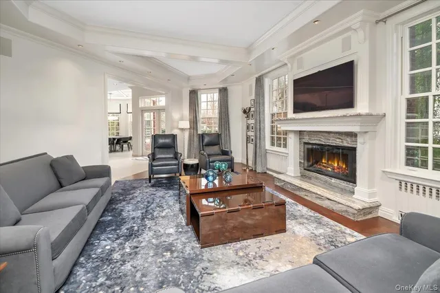 $3,188,888 | 6 Westmoreland Place | Douglaston