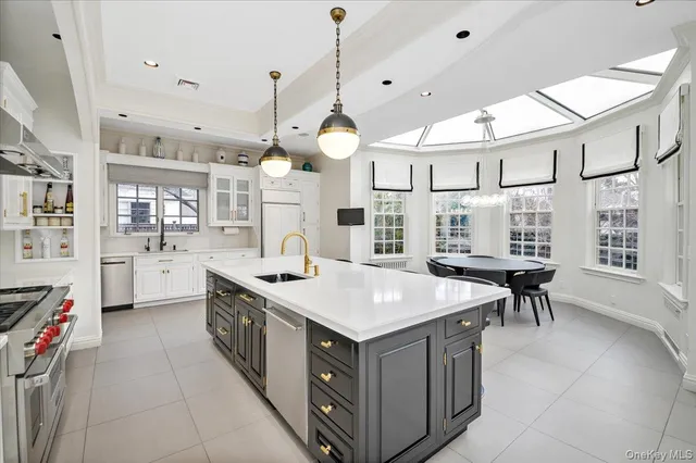 $3,188,888 | 6 Westmoreland Place | Douglaston