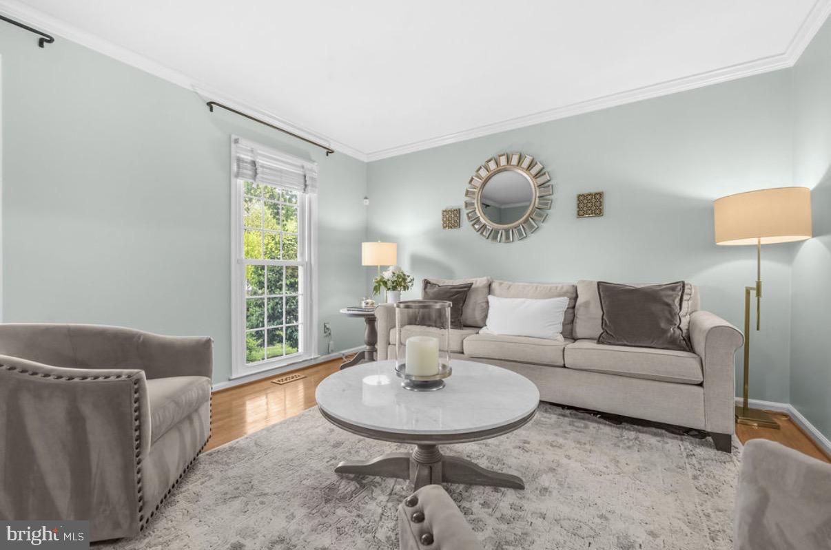 8853 Applecross Lane Springfield, VA 22153 - Photo 13 of 37