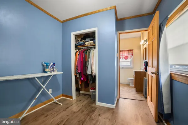 a view of a livingroom with wooden floor and closet