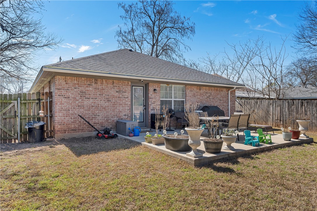 1206 Spring Street Waco, TX 76704 - Photo 25 of 33 a view of a patio with chairs and potted plants
