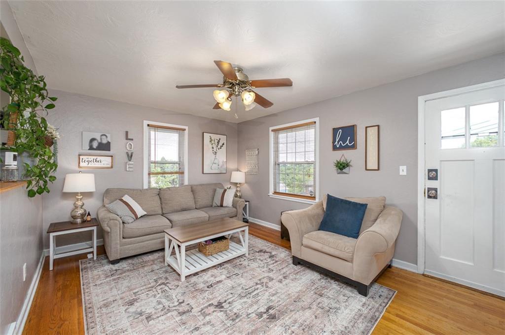 839 Geyer Road Pittsburgh, PA 15212 - Photo 4 of 30 Gallery Image 4
