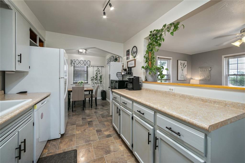 839 Geyer Road Pittsburgh, PA 15212 - Photo 10 of 30 Gallery Image 10
