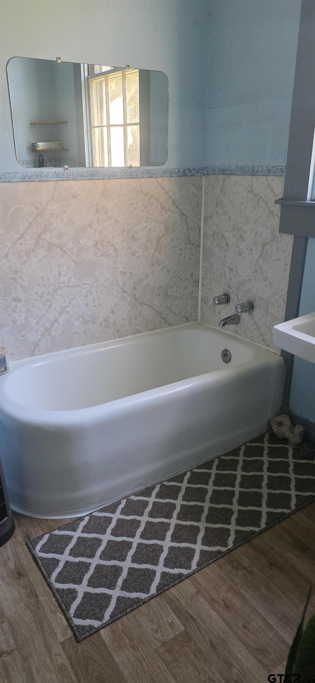 632 Highway 7 Pollok, TX 75969 - Photo 14 of 27 a bathroom with a bathtub and a window