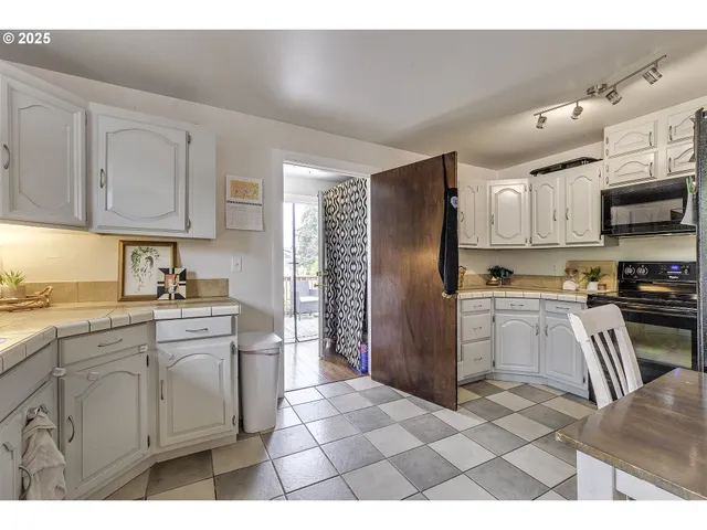 $385,000 | 234 North 6th Street, St. Helens, OR 97051