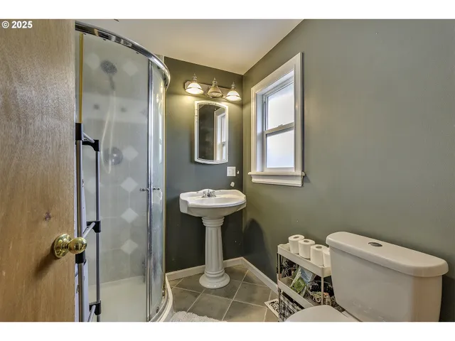 $385,000 | 234 North 6th Street, St. Helens, OR 97051