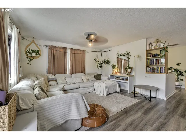 $385,000 | 234 North 6th Street, St. Helens, OR 97051