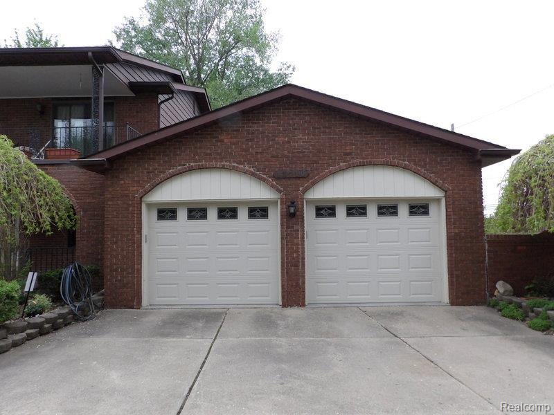 13710 Reeck Road Southgate, MI 48195 - Photo 5 of 63 100_2952.jpg