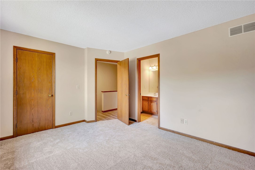 10667 Montgomery Road, Unit 13 Cincinnati, OH 45242 - Photo 22 of 39 Gallery Image 22