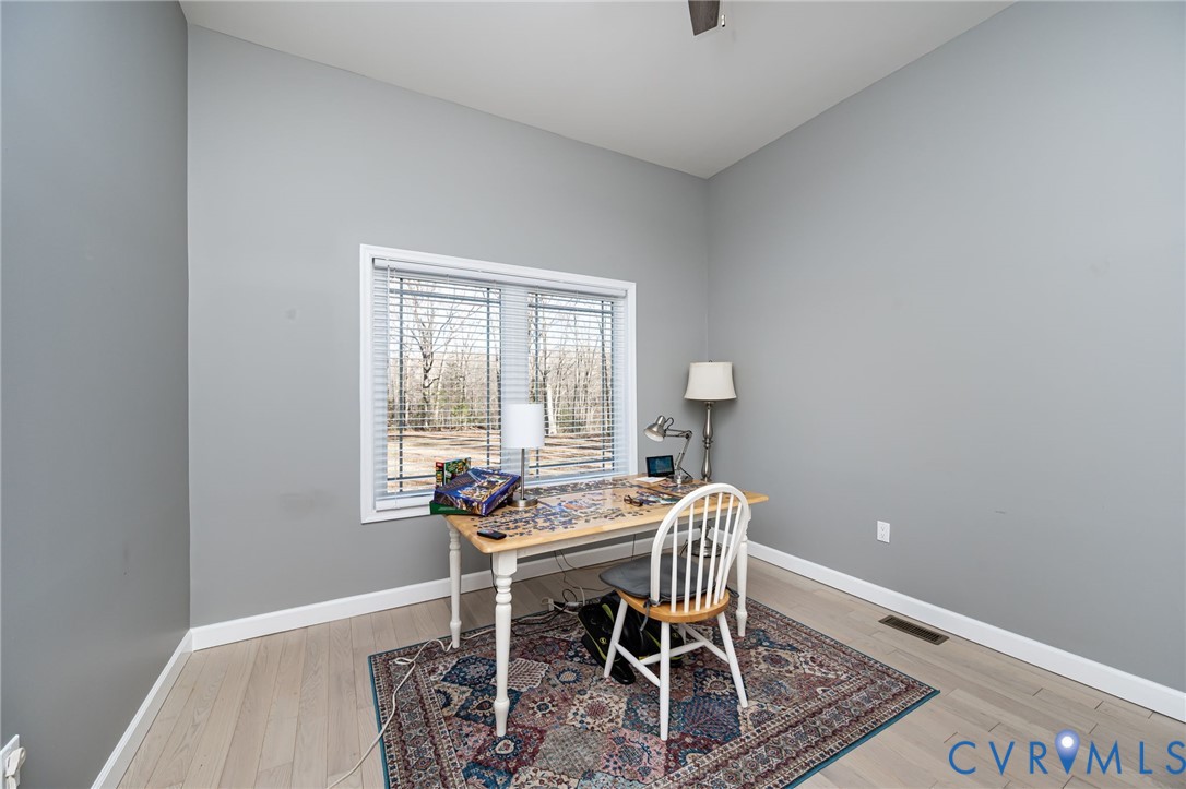 11534 Georgetown Road Mechanicsville, VA 23116 - Photo 14 of 37 a dining room with furniture and window