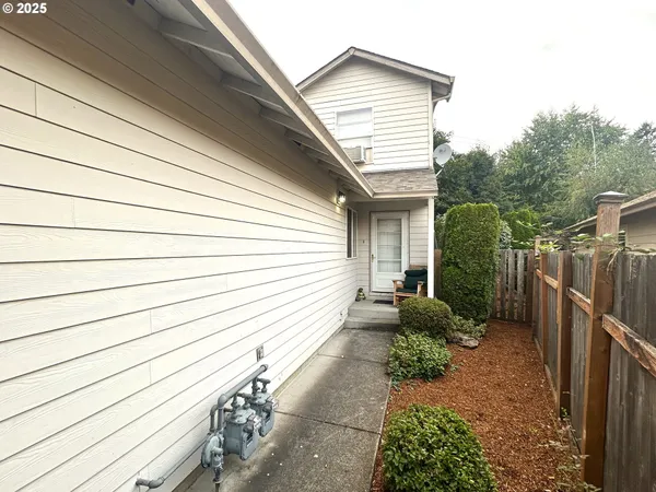 $525,000 | 14811-14813 Northeast Fremont Court, Portland, OR 97230