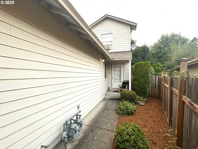 $529,900 | 14811-14813 Northeast Fremont Court, Portland, OR 97230