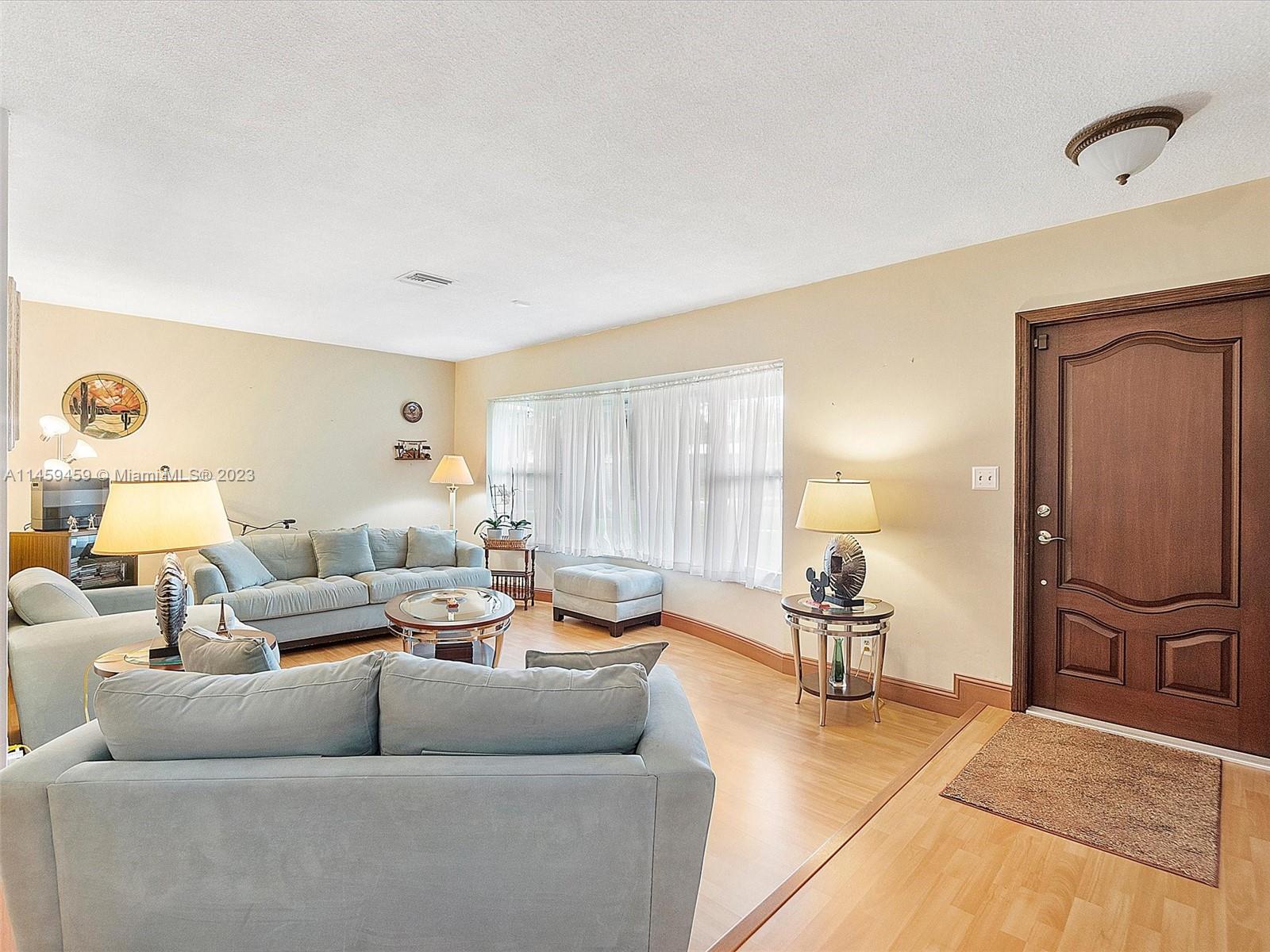 4104 Garfield Street Hollywood, FL 33021 - Photo 4 of 32