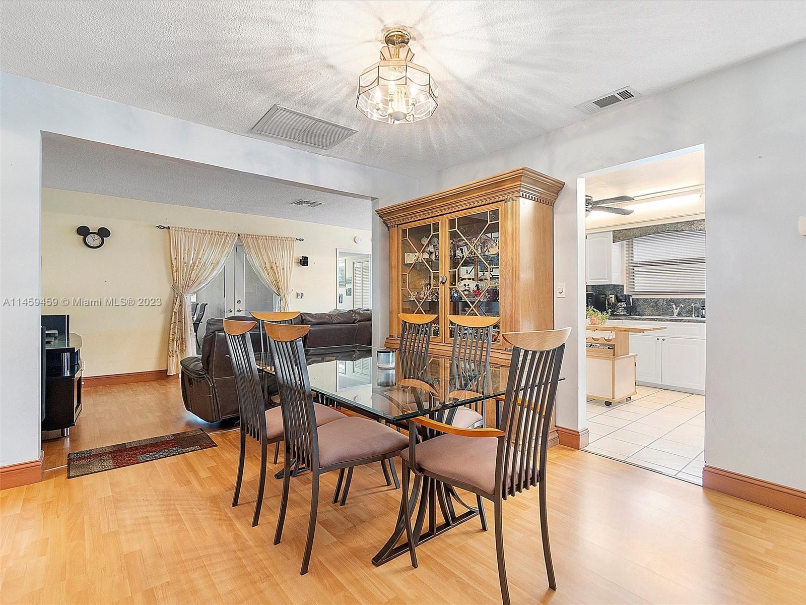 4104 Garfield Street Hollywood, FL 33021 - Photo 5 of 32