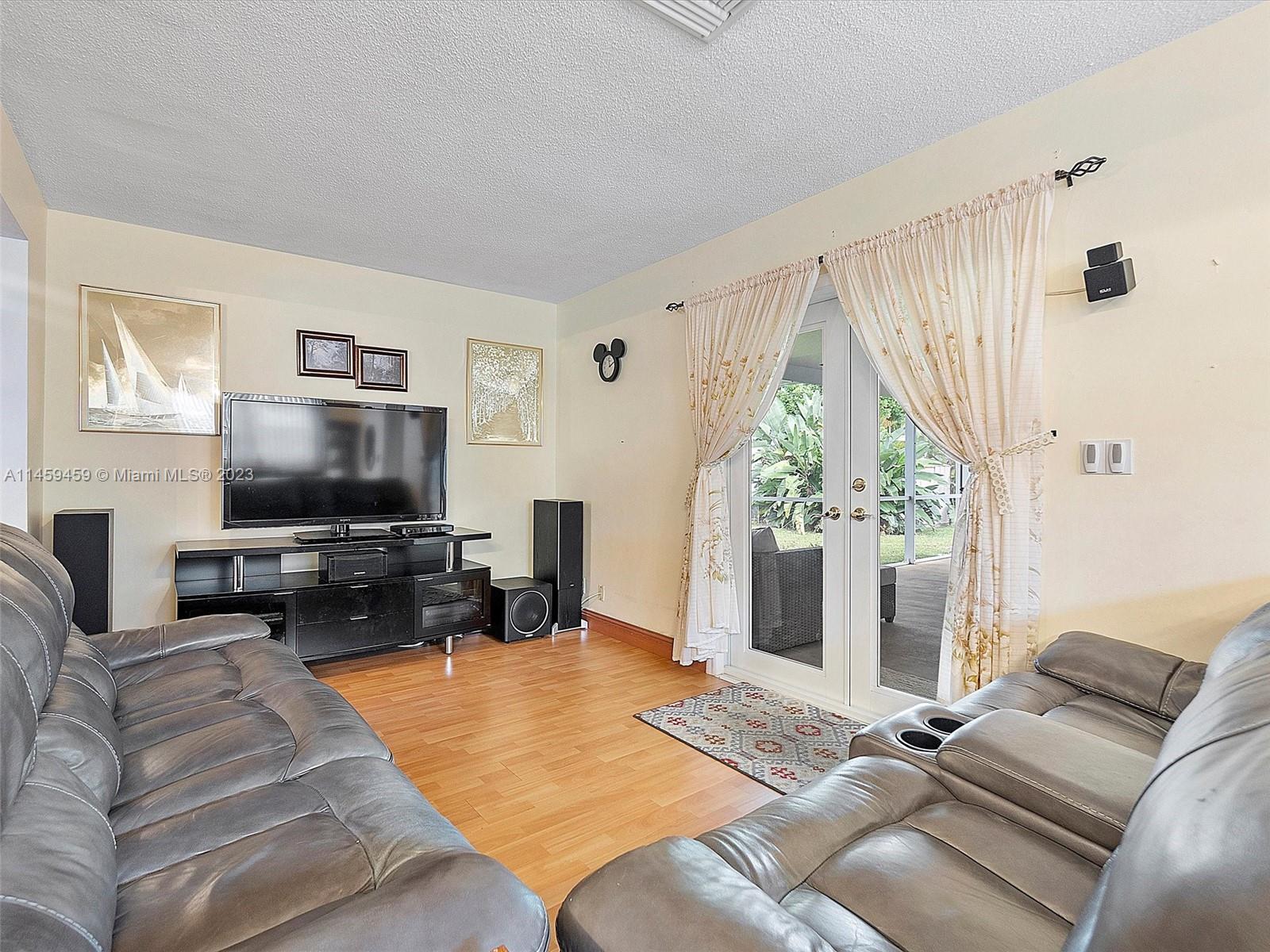 4104 Garfield Street Hollywood, FL 33021 - Photo 8 of 32