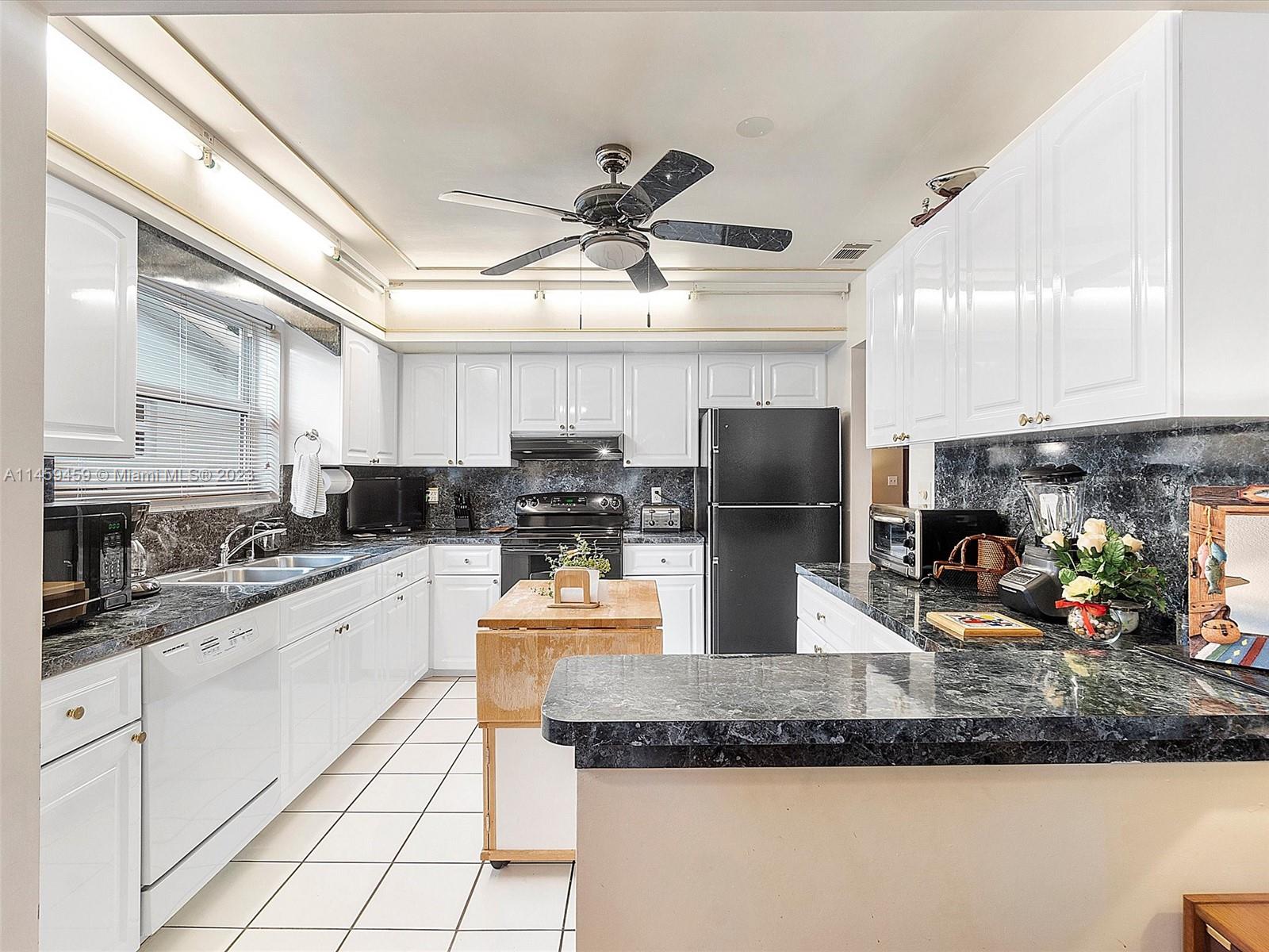 4104 Garfield Street Hollywood, FL 33021 - Photo 9 of 32