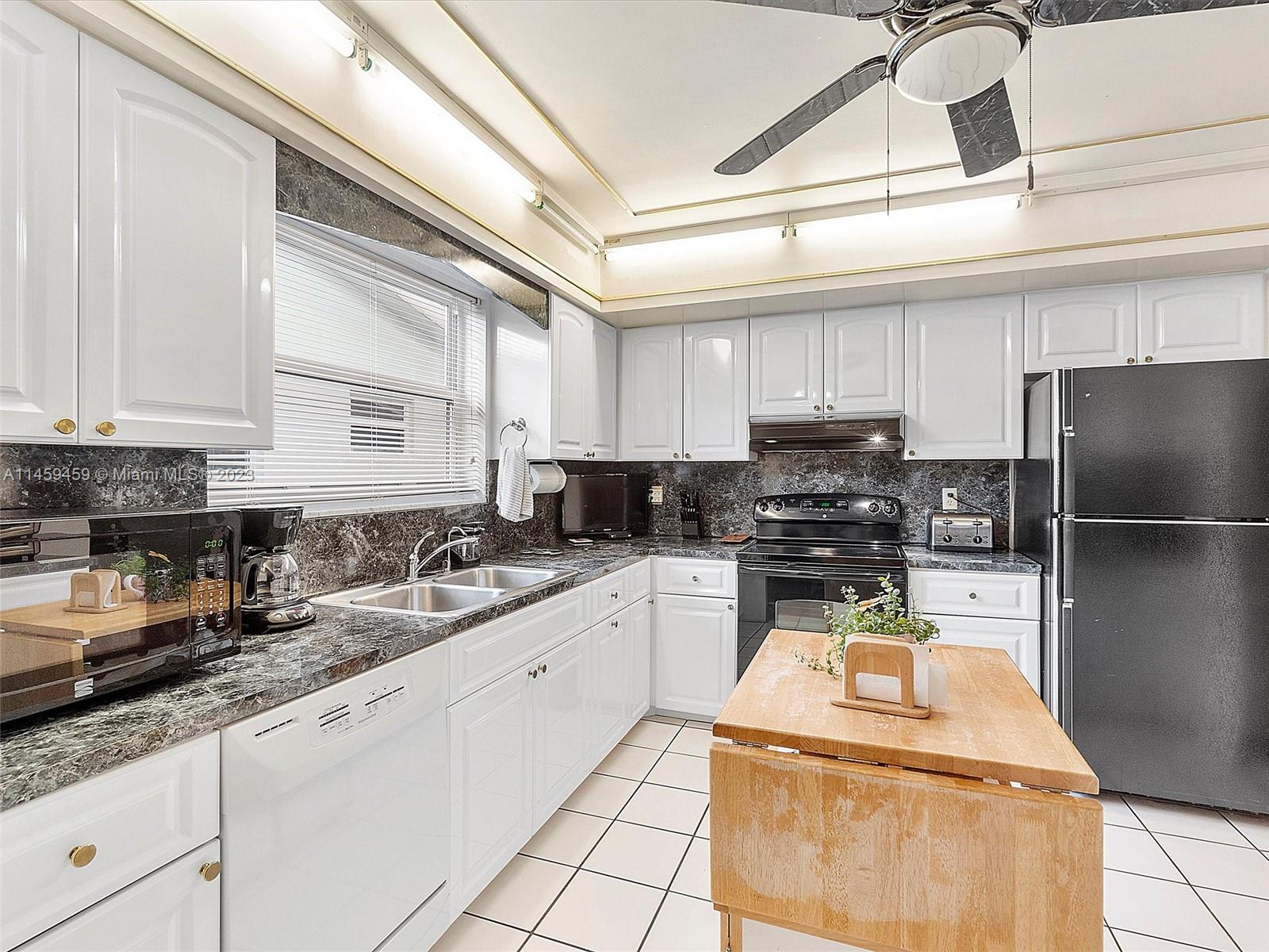 4104 Garfield Street Hollywood, FL 33021 - Photo 10 of 32