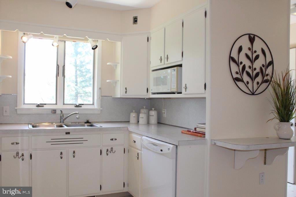 412 Ruth Ridge Drive Lancaster, PA 17601 - Photo 4 of 24