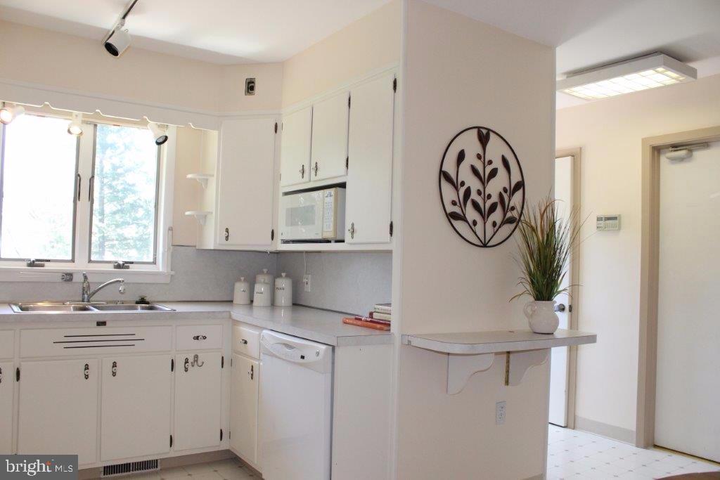 412 Ruth Ridge Drive Lancaster, PA 17601 - Photo 6 of 24