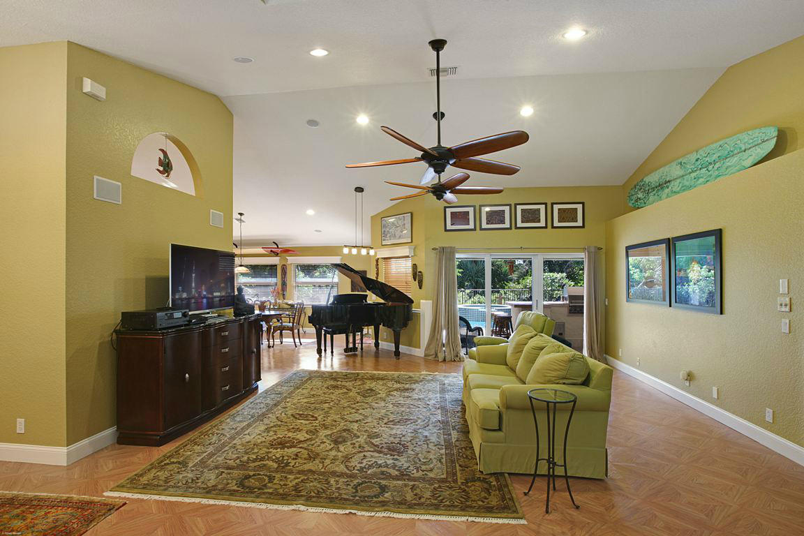 5310 Homeland Road Lake Worth, FL 33449 - Photo 4 of 37 0010