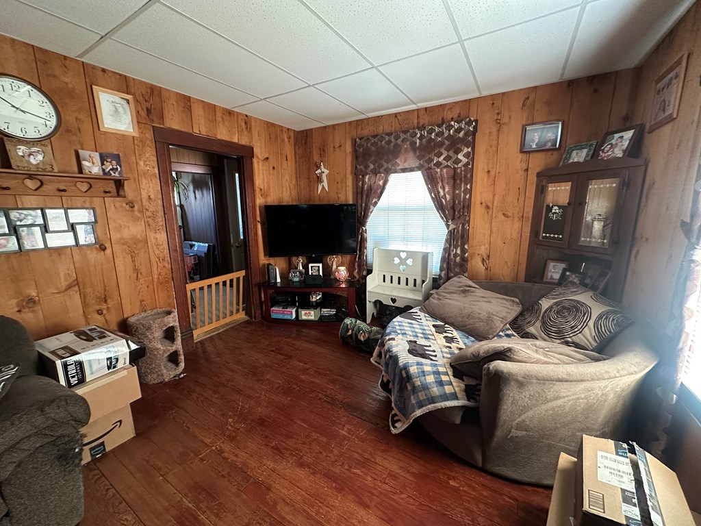184 Main Street Tidioute, PA 16351 - Photo 17 of 33 Living/Den