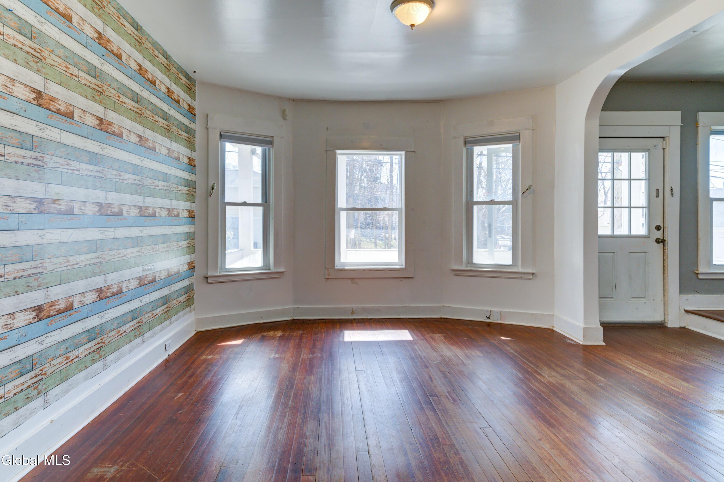 215 Elm Street Schenectady, NY 12304 - Photo 11 of 34 251 Elm St-6