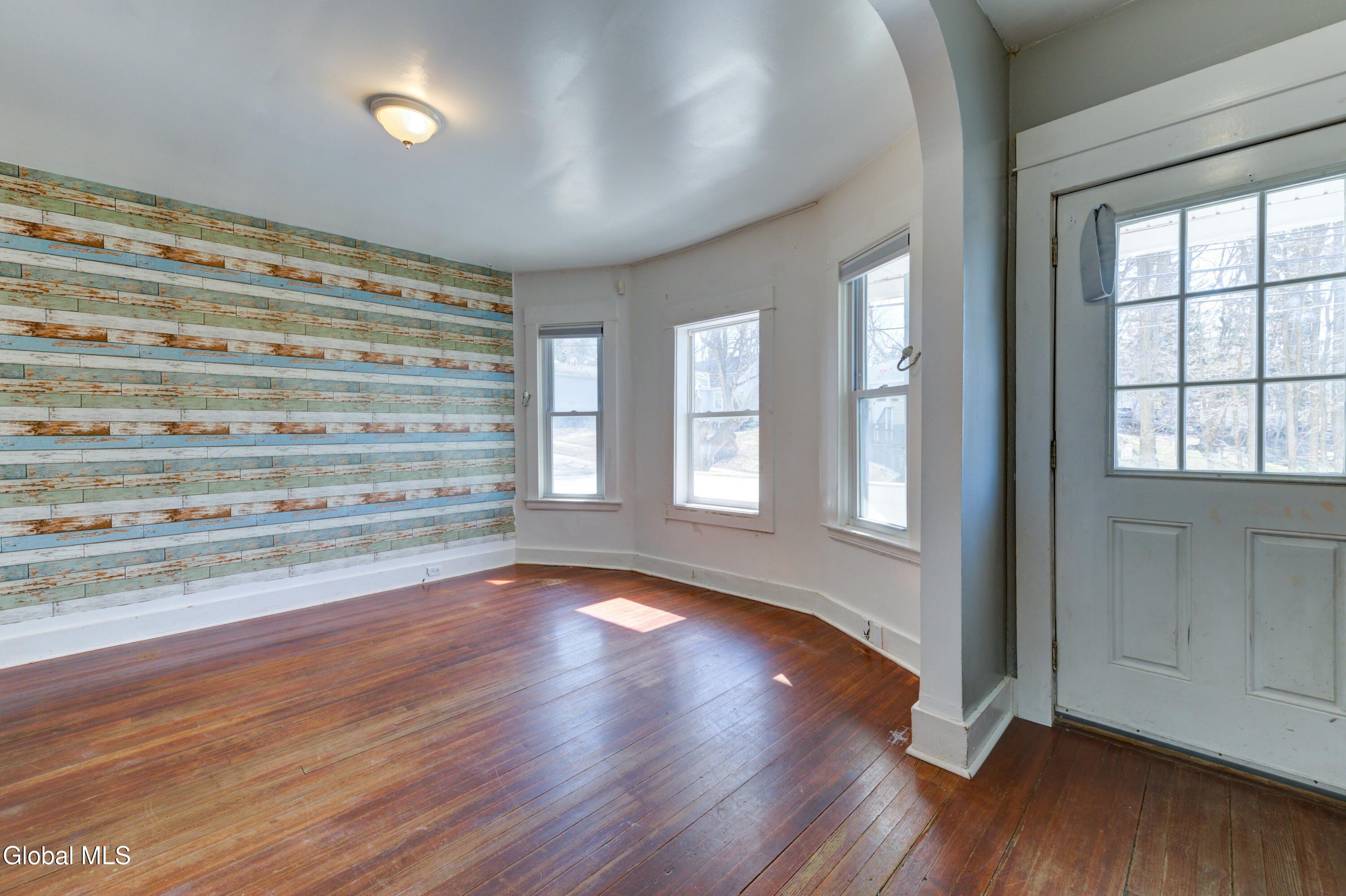 215 Elm Street Schenectady, NY 12304 - Photo 12 of 34 251 Elm St-5
