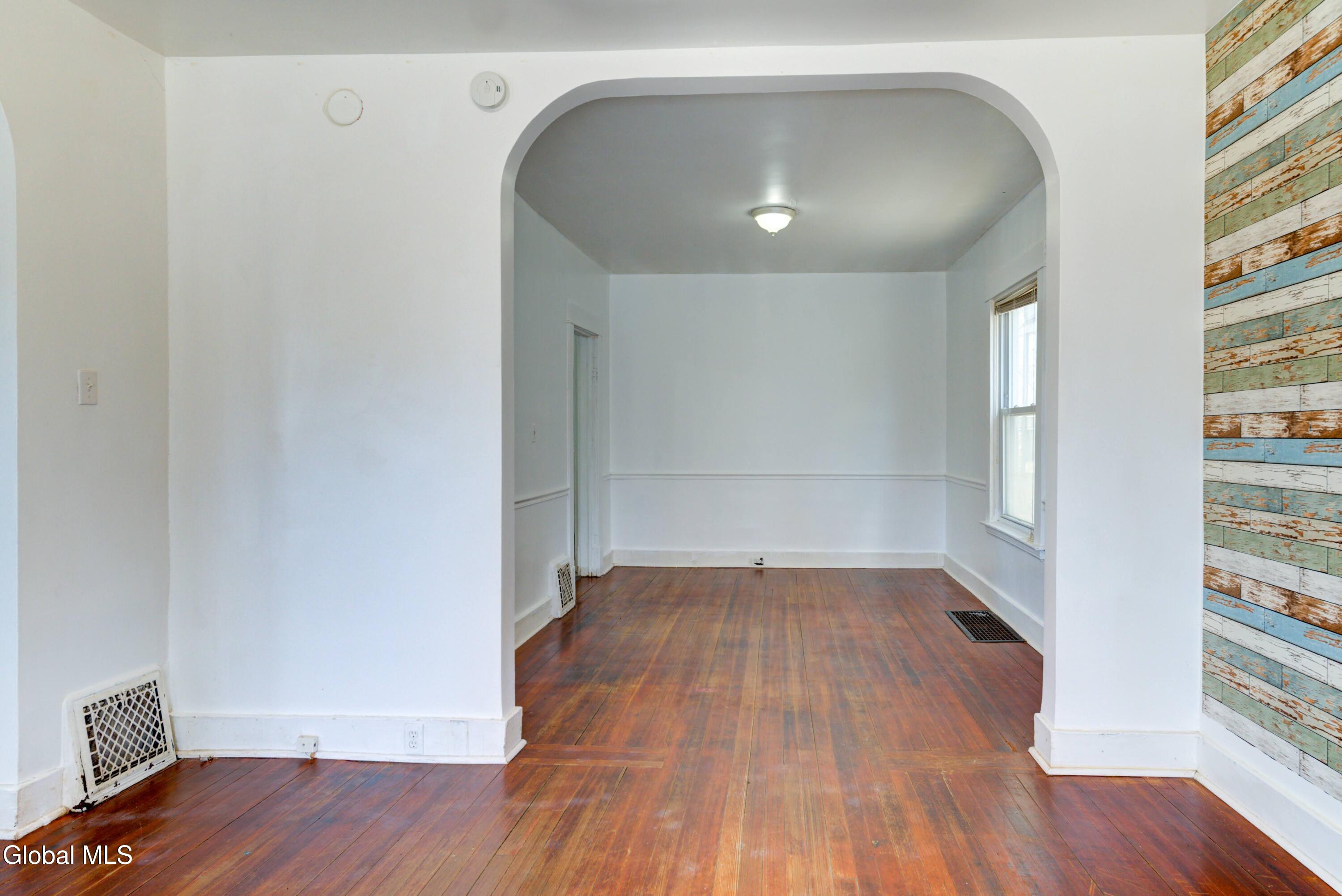 215 Elm Street Schenectady, NY 12304 - Photo 15 of 34 251 Elm St-9