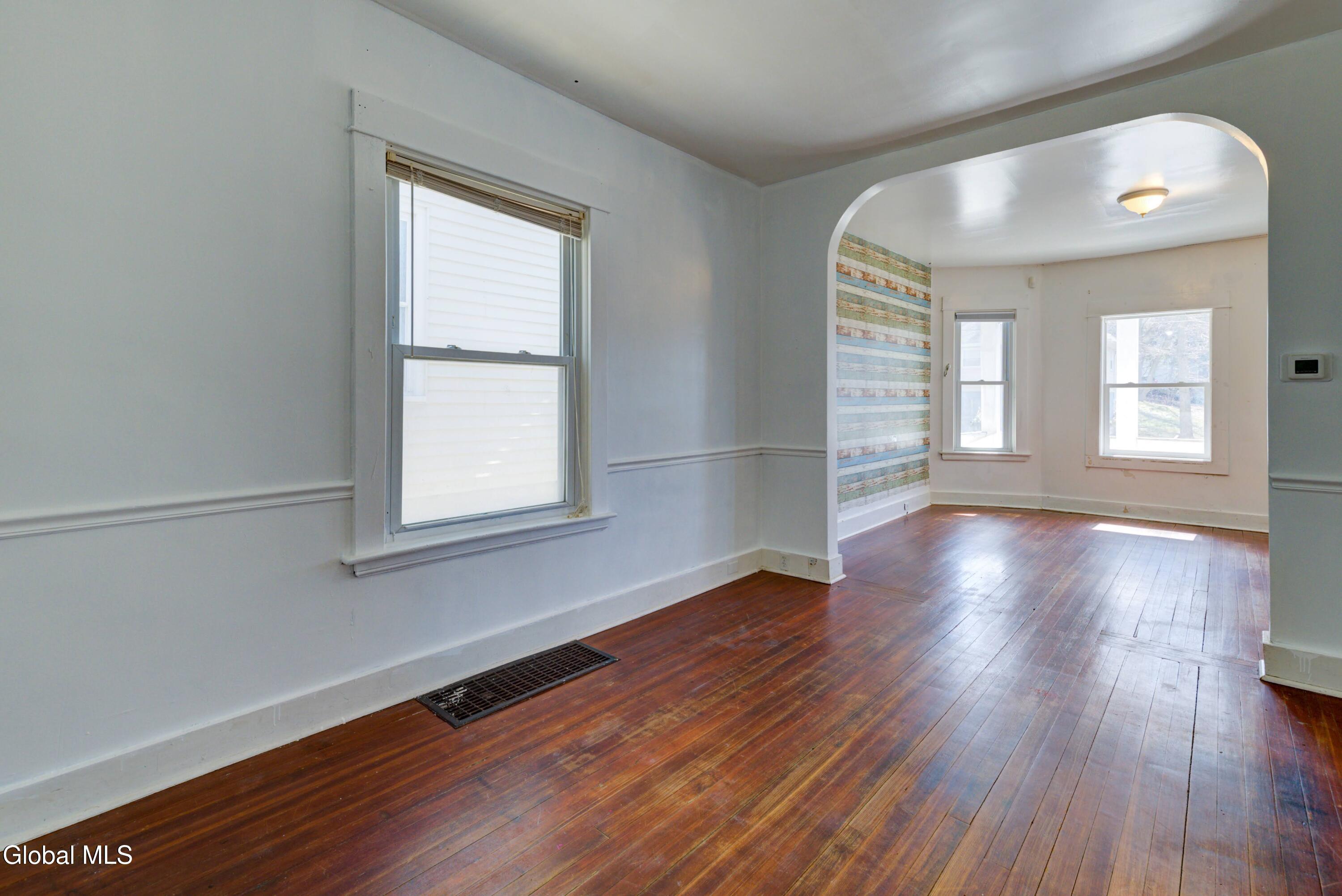 215 Elm Street Schenectady, NY 12304 - Photo 16 of 34 251 Elm St-11