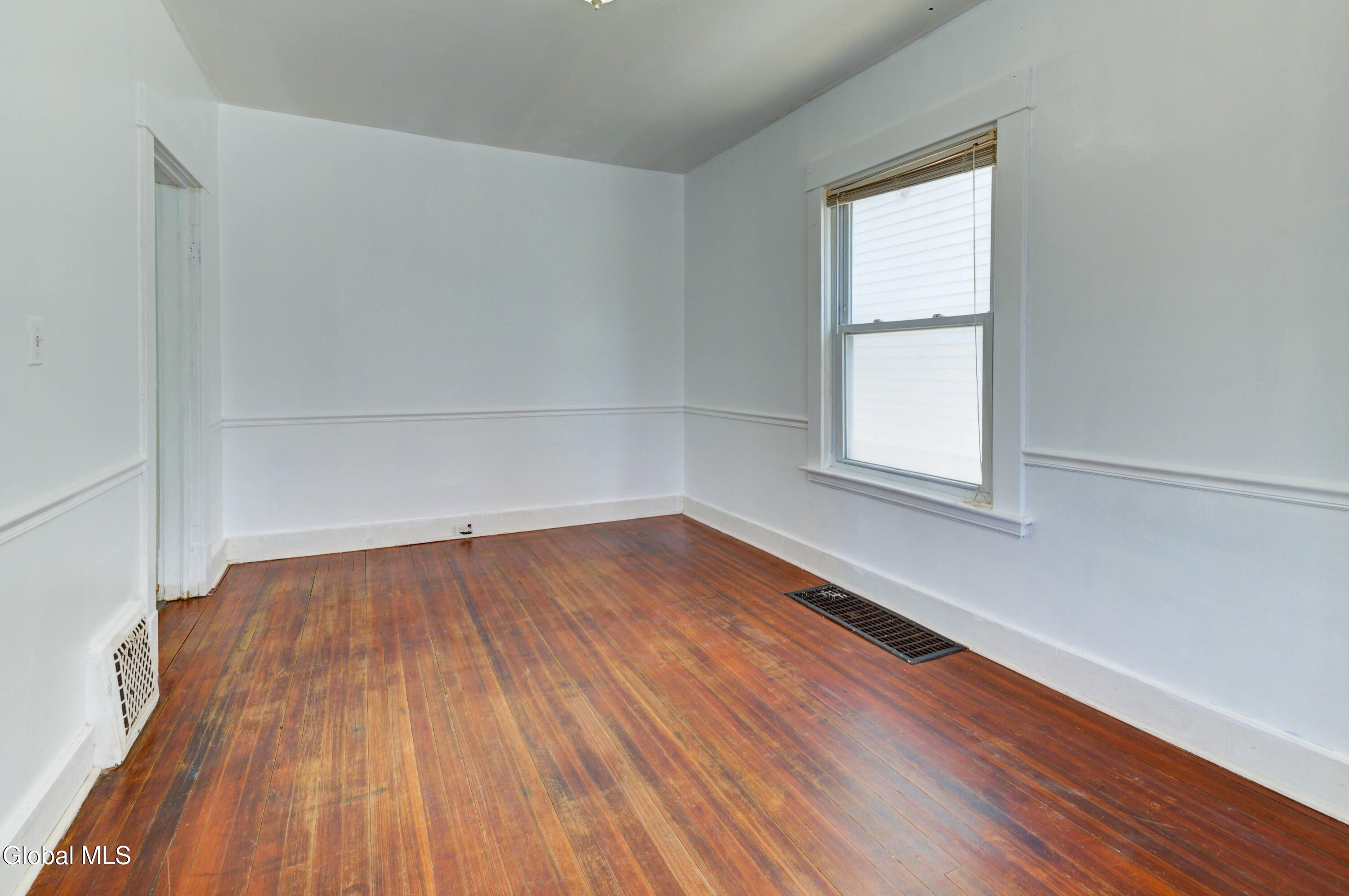 215 Elm Street Schenectady, NY 12304 - Photo 17 of 34 251 Elm St-10