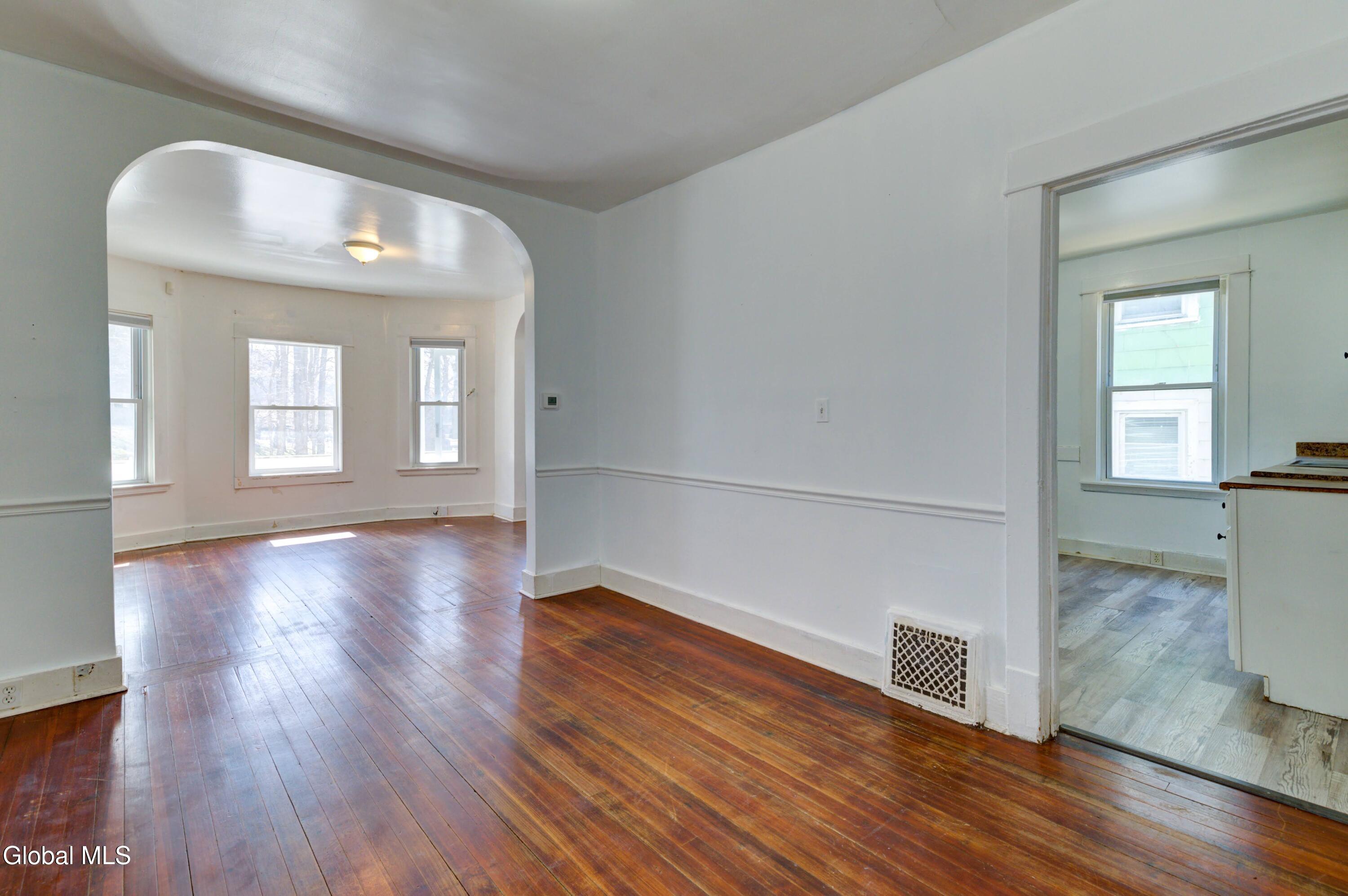 215 Elm Street Schenectady, NY 12304 - Photo 18 of 34 251 Elm St-12