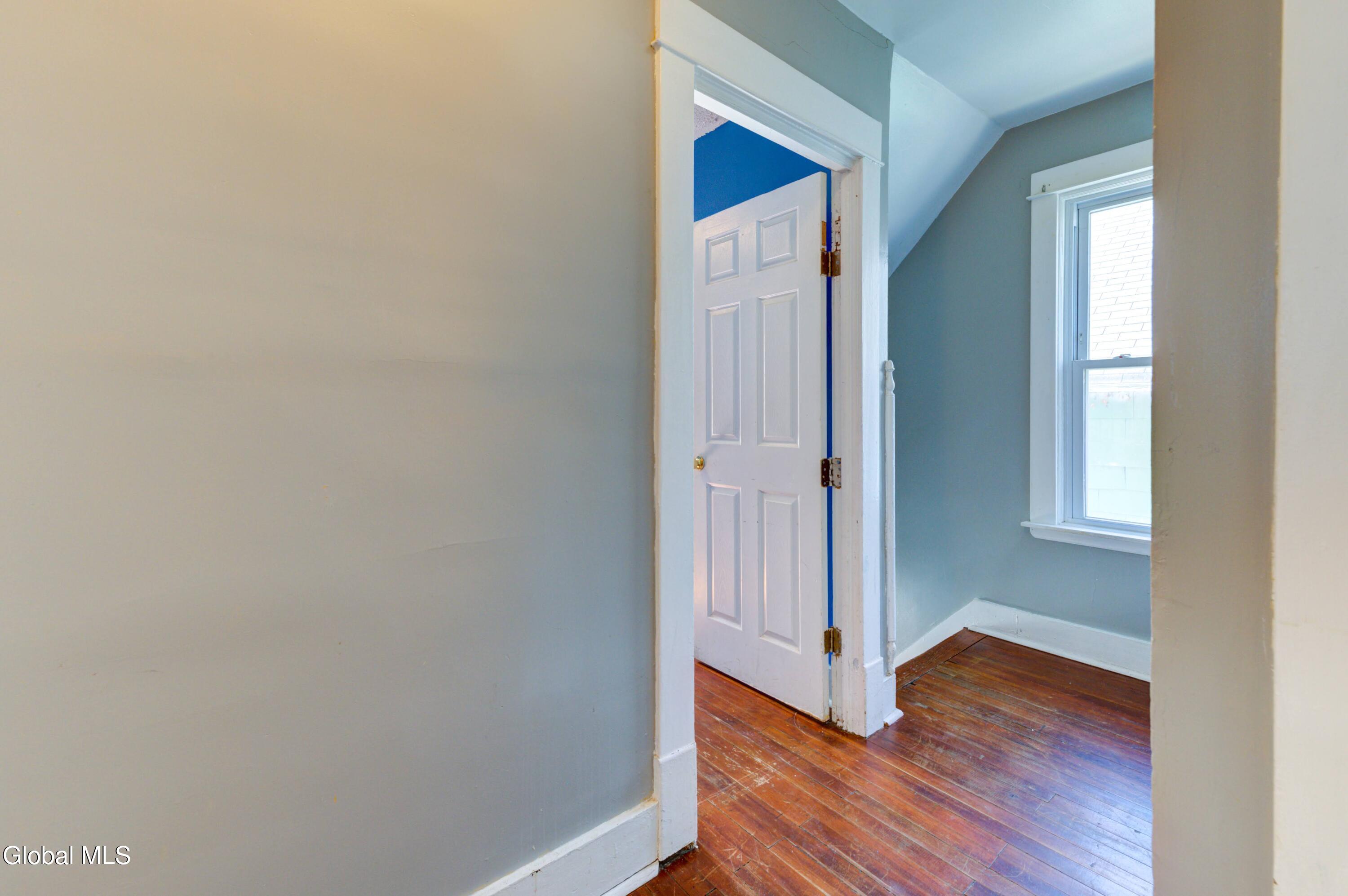 215 Elm Street Schenectady, NY 12304 - Photo 24 of 34 251 Elm St-27