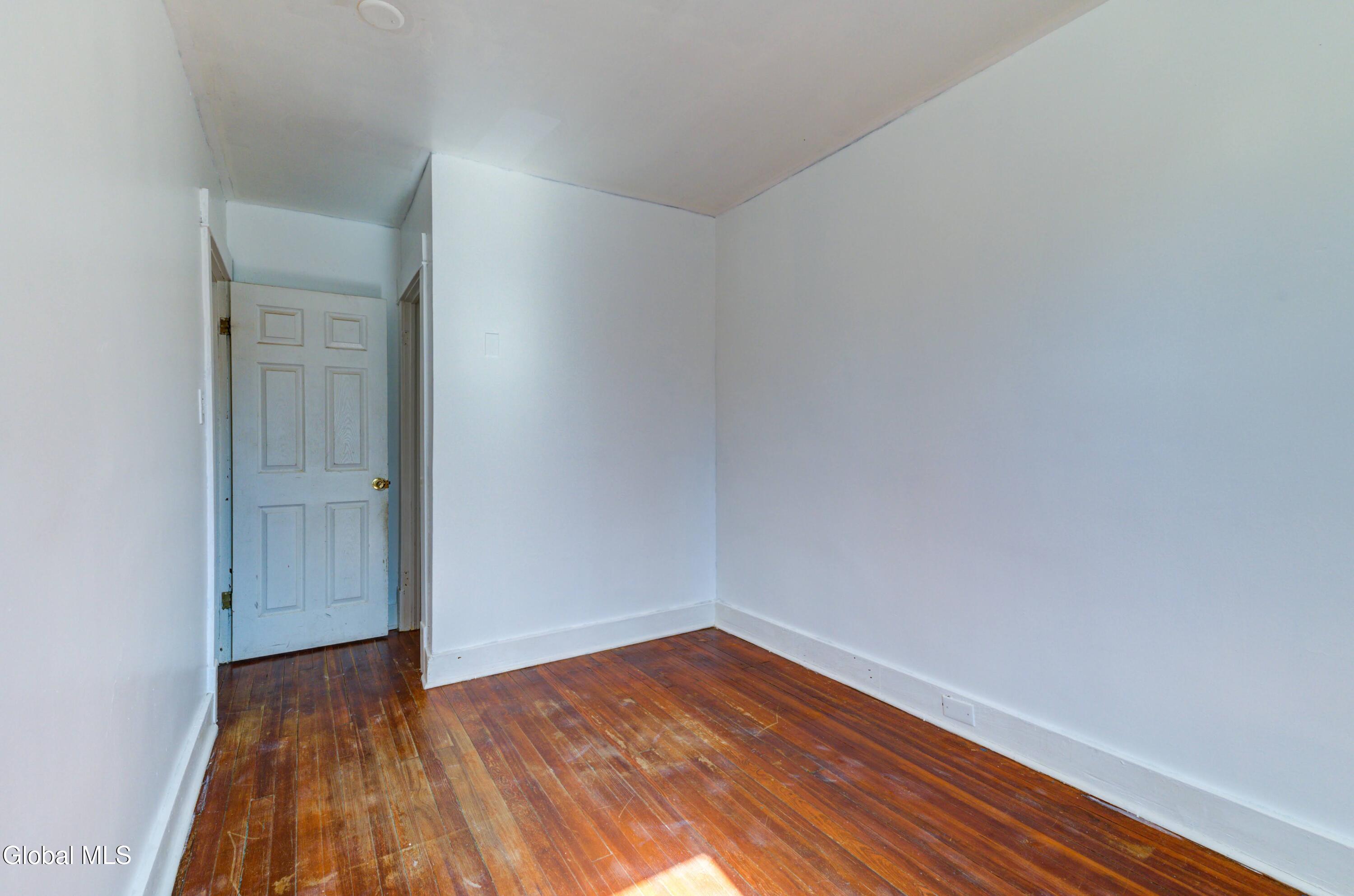 215 Elm Street Schenectady, NY 12304 - Photo 26 of 34 251 Elm St-23
