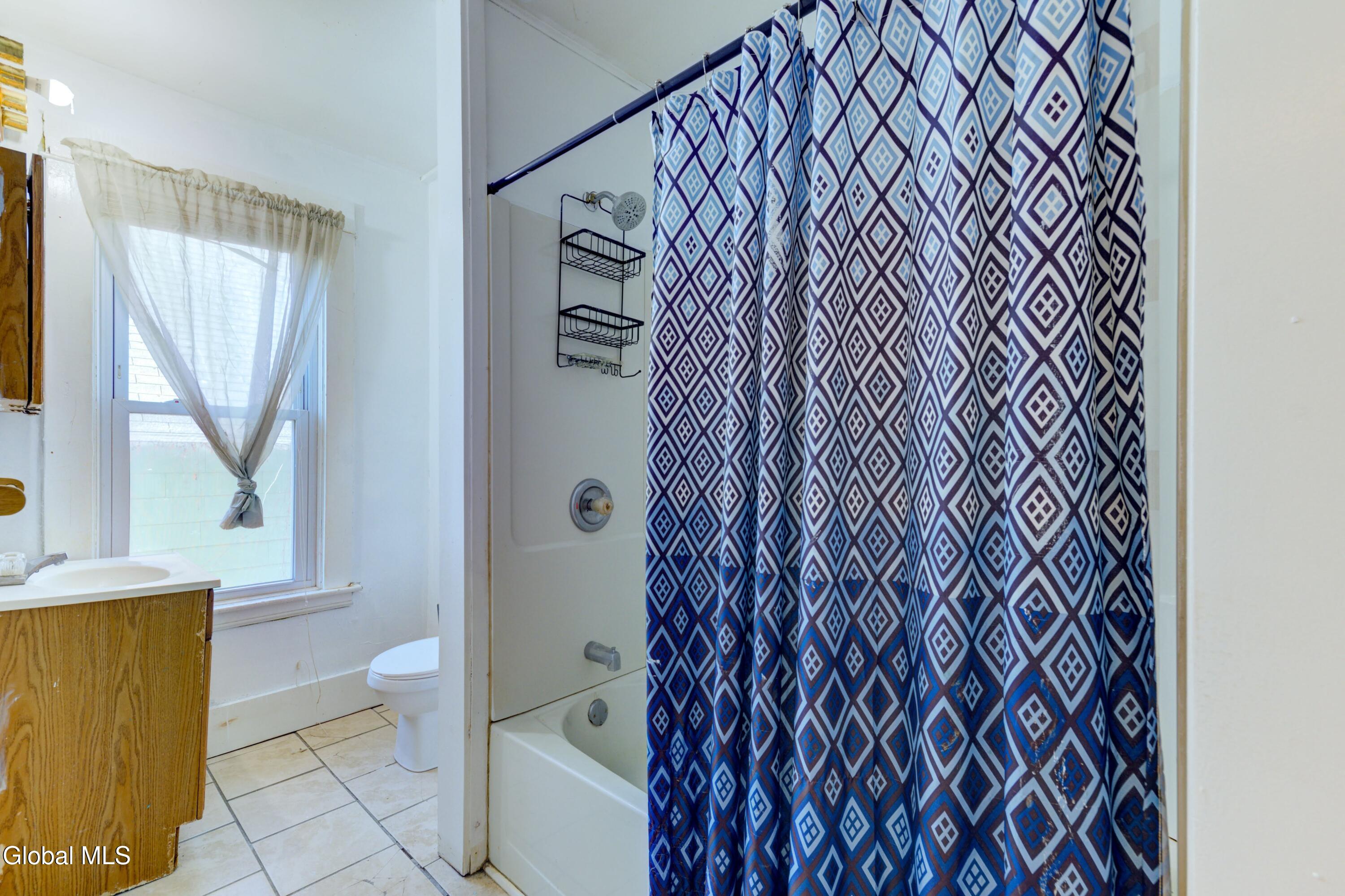 215 Elm Street Schenectady, NY 12304 - Photo 28 of 34 251 Elm St-25
